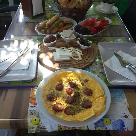 Oda ve Kahvaltı Kus Yuvası 4*