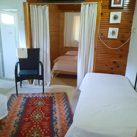 Oda ve Kahvaltı Kus Yuvası 4*