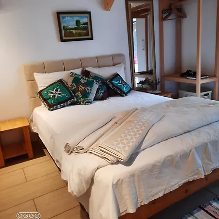 Kus Yuvasi Bed & Breakfast Çıralı